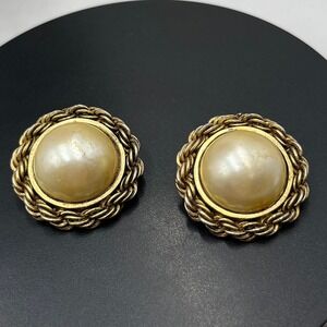 Les Bernard Vintage Gold Tone Faux Pearl Cabochon Clip on Earrings